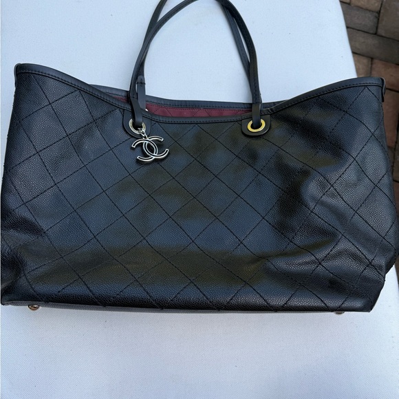 CHANEL Handbags - Chanel Black/Burgundy Quilted Shoulder Bag